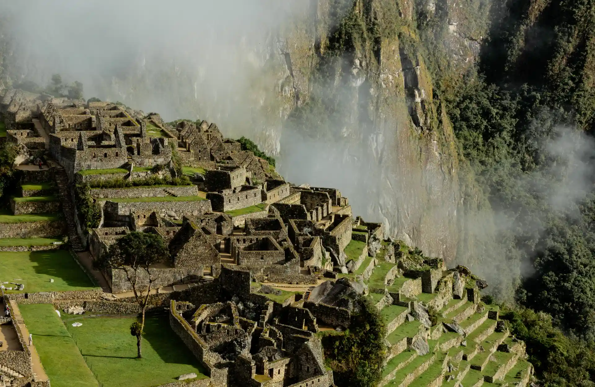 INKA_TRAIL_2_DAYS_3 Inka Trail 1 Day, Vive la intensidad de la ruta Inca en una única jornada de trekking, explorando historia y paisajes asombrosos en un emocionante recorrido.