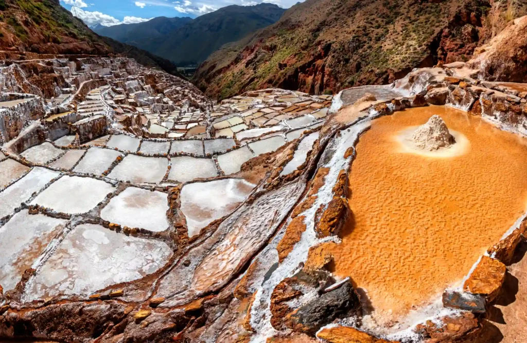 Maras, Moray & Salineras: Explora Moray, Maras y sus salineras en este viaje único por el Valle Sagrado.