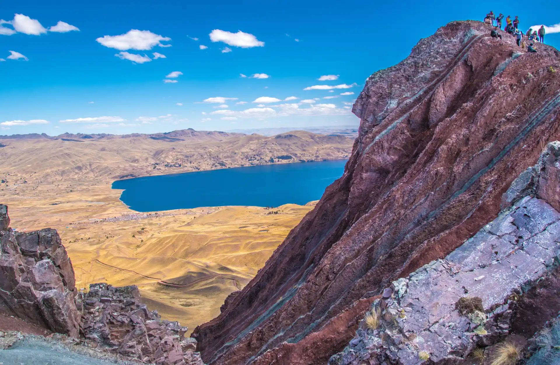 PALLAY_PUNCHU Pallay Punchu, Rincón pintoresco en los Andes, un destino encantador que ofrece paisajes serenos y una conexión única con la naturaleza.